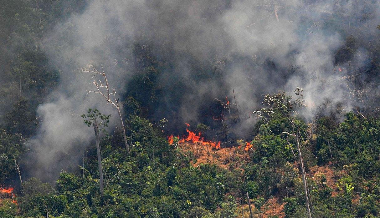 El presidente de Brasil, Jair Bolsonaro, ha movilizado al ejército brasileño para combatir los incendios que asolan el Amazonas