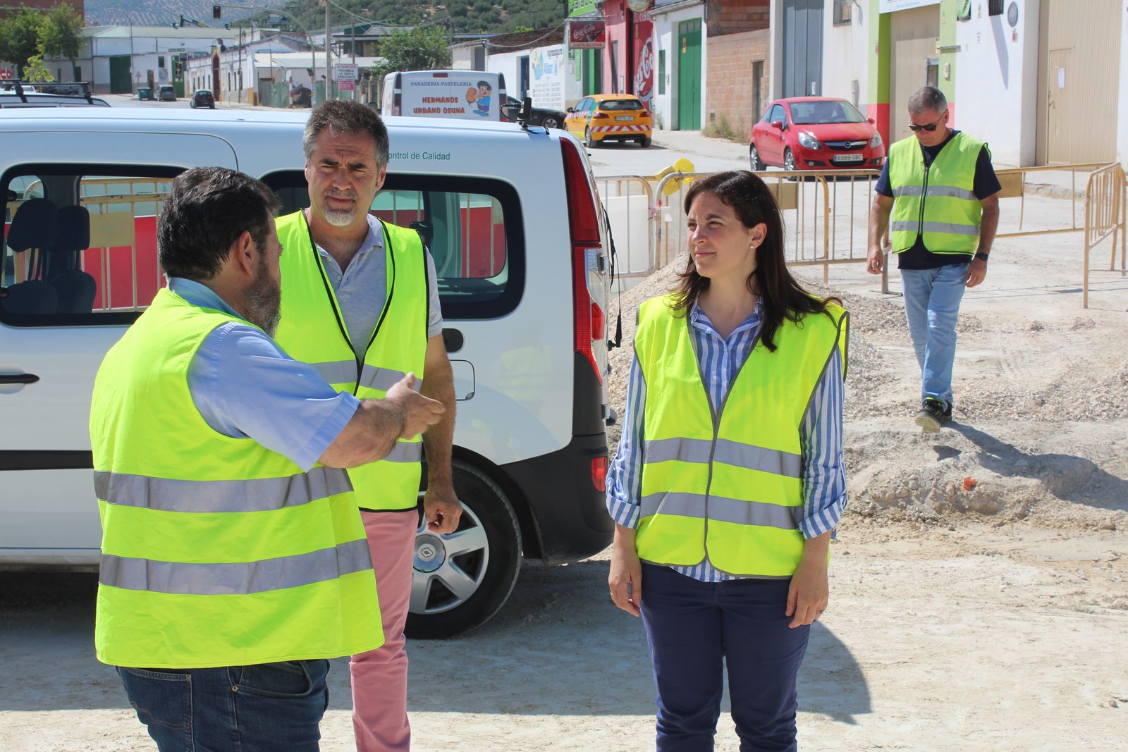 Junta y Ayuntamiento visitan las obras de la carretera A-3130 en Nueva Carteya