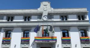 El ayuntamiento de Nueva Carteya coloca banderas LGTB en los balcones con motivo del 28J Nueva Carteya banderas LGTB