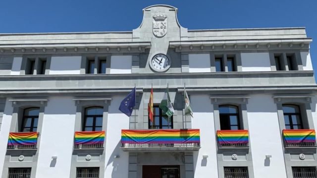 Nueva Carteya banderas LGTB