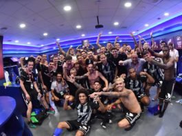 El Cartagena celebra el ascenso en los vestuarios de la Rosaleda // Twitter @FCCartagena_efs