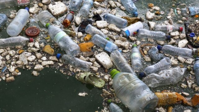 Plástico en el Océano Atlántico. Fuente: National Geographic