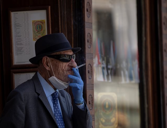 Galicia prohíbe fumar si no es posible guardar distancia. Fuente: europapress.es