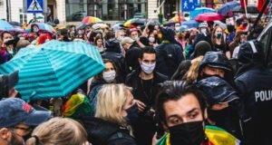Polonia llena sus calles de protestas ante la amenaza sobre los derechos de las mujeres y el colectivo LGTB protestas polonia