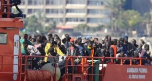 Desalojan a los migrantes del muelle de Arguineguín en Gran Canaria migrantes Gran Canaria