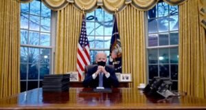 Las 15 órdenes ejecutivas que el presidente Biden firmó al llegar a la Casa Blanca Presidente Biden órdenes ejecutivas