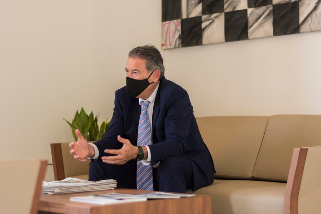 Raúl Caro, alcalde de Linares, durante la entrevista. 