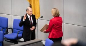 Olaf Scholz es investido como el nuevo canciller de Alemania poniendo fin a 16 años de Merkel Olaf Scholz jurando su cargo en el Bundestag canciller alemania