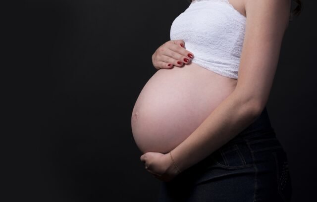 madre preñada modificar el ADN del bebé