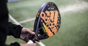 Los 7 beneficios de practicar pádel regularmente Los siete beneficios de practicar pádel regularmente