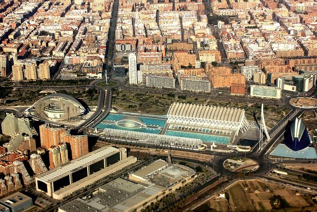 Valencia blinda sus fachadas para superar la humedad récord