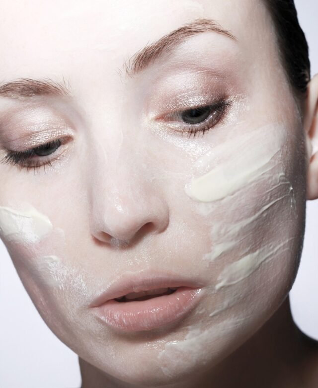 Desde el despertar hasta el descanso: la importancia de cuidar la piel del rostro