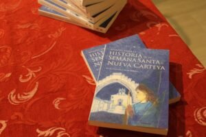 Ejemplares de "Apuntes sobre la historia de la Semana Santa de Nueva Carteya", escrito por Emilio Francisco Amo Urbano.