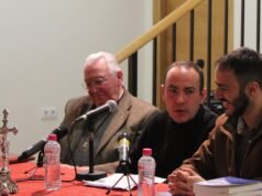 Un nuevo libro recoge la historia de la Semana Santa de Nueva Carteya desde sus orígenes Presentación del libro "Apuntes sobre la historia de la Semana Santa de Nueva Carteya", escrito por Emilio Francisco Amo Urbano. En la mesa aparecen, de izquierda a derecha, el profesor jubilado Antonio Jiménez Orteza (izquierda), el autor Emilio Francisco Amo Urbano (centro) y el alcalde del municipio cordobés, Eduardo García.