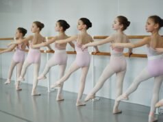 La magia del movimiento, el beneficio de aprender danza Chicas practicando danza - escuela de danza en Majadahonda