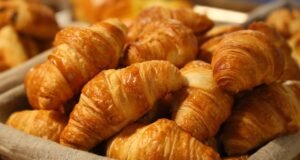 Croissants artesanos, un clásico de la pastelería de moda croissants artesanos en barcelona