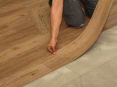 Solución práctica y moderna para espacios clásicos con suelos de PVC suelos de PVC