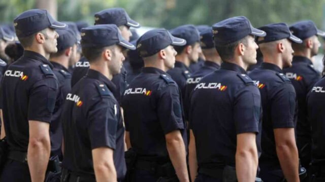  Upol se complace en anunciar el lanzamiento de su nueva plataforma de preparación para las oposiciones de Policía Nacional.