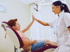 La importancia de llevar a los niños al dentista desde pequeños La importancia de llevar a los niños al dentista desde pequeños