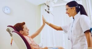 La importancia de llevar a los niños al dentista desde pequeños La importancia de llevar a los niños al dentista desde pequeños