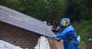 Proteger la salud al retirar amianto requiere experiencia y equipos adecuados Proteger la salud al retirar amianto requiere experiencia y equipos adecuados