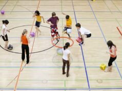 La importancia del ocio y el tiempo libre para los niños Niños participando en actividades recreativas que fomentan su desarrollo físico, emocional y social.