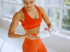 Suplementos deportivos, aliados esenciales para un cuerpo activo Suplementos deportivos en diversas presentaciones (polvo, barras, batidos) utilizados para mejorar el rendimiento físico y cubrir deficiencias nutricionales.