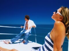 Mallorca desde el mar: cómo conseguir un barco privado y capitán Alquilar un barco privado en Mallorca con capitán para explorar la isla, disfrutar de calas escondidas y practicar deportes acuáticos.