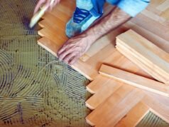 Todo lo que se debe saber sobre parquet y sus alternativas Opciones de suelos: parquet, flotante, laminado y tarimas para interiores y exteriores.