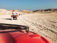 Explorar la naturaleza sobre ruedas la emoción de vivir un safari en quad Recorrido en quad por paisajes volcánicos en Tenerife, aventura al aire libre en medio de la naturaleza.