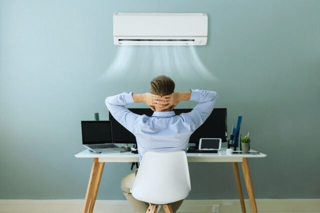 Sistemas de climatización eficientes como aires acondicionados, VRF y bombas de calor que promueven ahorro energético y sostenibilidad.