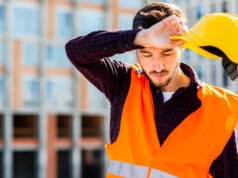 Contar con asesoría legal protege a las constructoras ante accidentes laborales Equipo de construcción en obra con asesoría legal especializada en seguridad laboral en Las Palmas