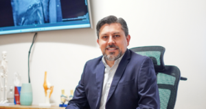 Cirugía de hombro de alta precisión: cómo estamos revolucionando el tratamiento de lesiones deportivas Dr. Octavio de León operando con técnica artroscópica