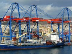 El futuro del transporte en Canarias: tecnología y sostenibilidad al servicio de la logística Puerto de Canarias con ferris sostenibles y contenedores inteligentes en un modelo de logística verde.