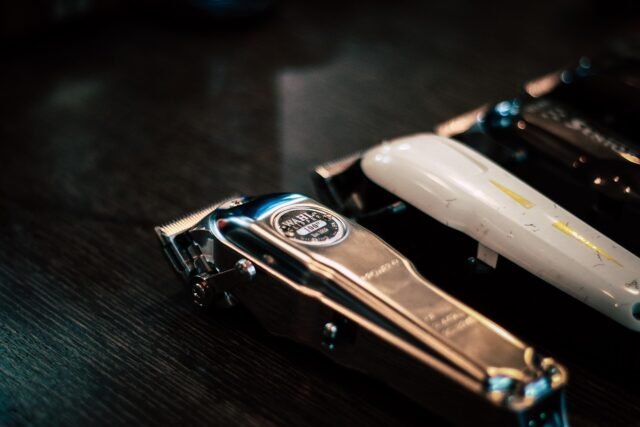 Barber shop en Barcelona: tradición y estilo actual Barber shop en Barcelona especializado en el cuidado del cabello y la barba masculina.