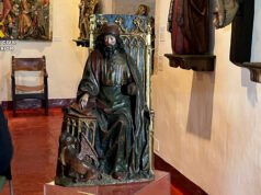 Recuperada en Italia una talla del siglo XV robada en 1979 del retablo de Astudillo Talla policromada de San Lucas del siglo XV recuperada en Italia y devuelta a Palencia.