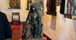 Recuperada en Italia una talla del siglo XV robada en 1979 del retablo de Astudillo Talla policromada de San Lucas del siglo XV recuperada en Italia y devuelta a Palencia.