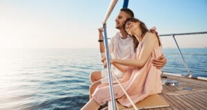 Paseos y excursiones marítimas impulsan el turismo costero actual