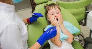 Clínica dental con especialistas ofrece soluciones bucodentales integrales