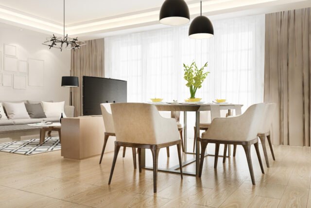 Diseñadora de interiores trabajando en un proyecto moderno de vivienda en Las Rozas