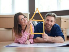 Comprar vivienda de obra nueva crece como opción en mercado actual Complejo residencial de obra nueva en Canarias con edificios modernos y zonas comunes.